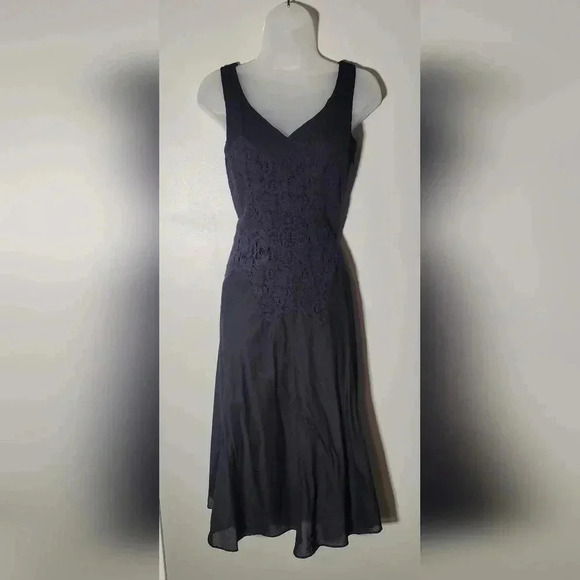 Nine West Dresses & Skirts - Nine West Fit and Flare V-neck Sleeveless Midi black dress womens size Large